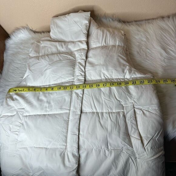 Fashion Cream Puffer Vest Size Large - Picture 9 of 9
